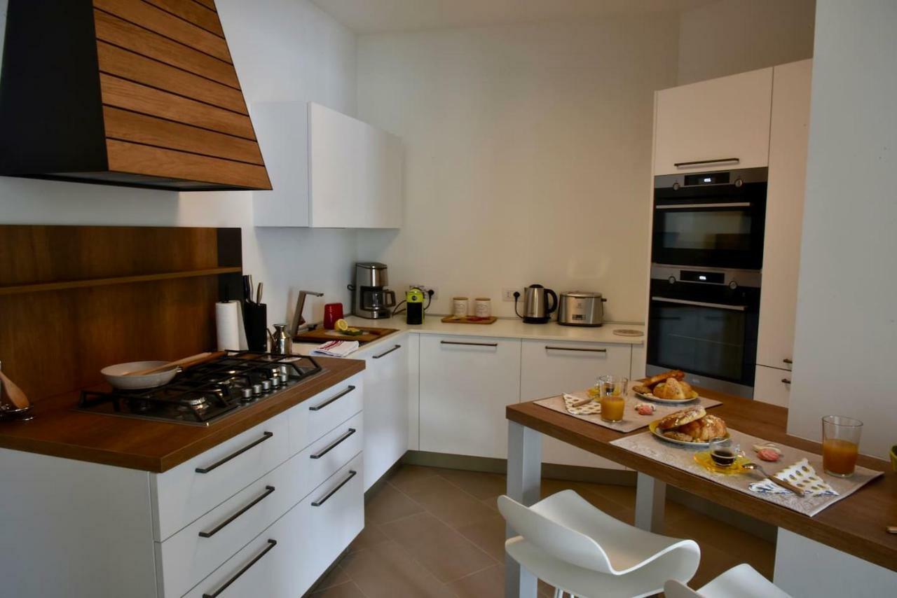 Stylish Lakefront House Lovere Ngoại thất bức ảnh