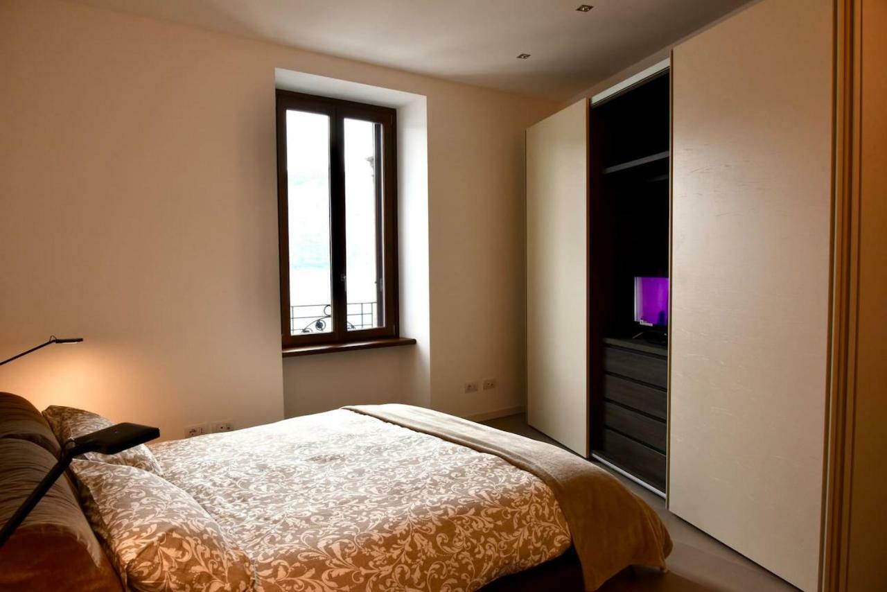 Stylish Lakefront House Lovere Ngoại thất bức ảnh