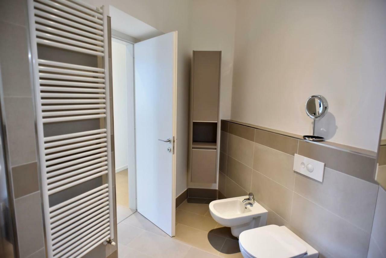 Stylish Lakefront House Lovere Ngoại thất bức ảnh