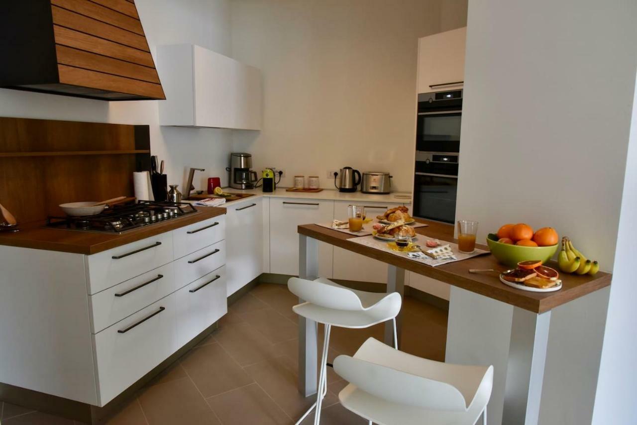 Stylish Lakefront House Lovere Ngoại thất bức ảnh