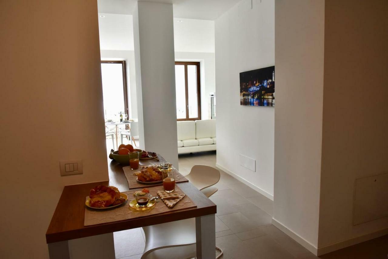 Stylish Lakefront House Lovere Ngoại thất bức ảnh